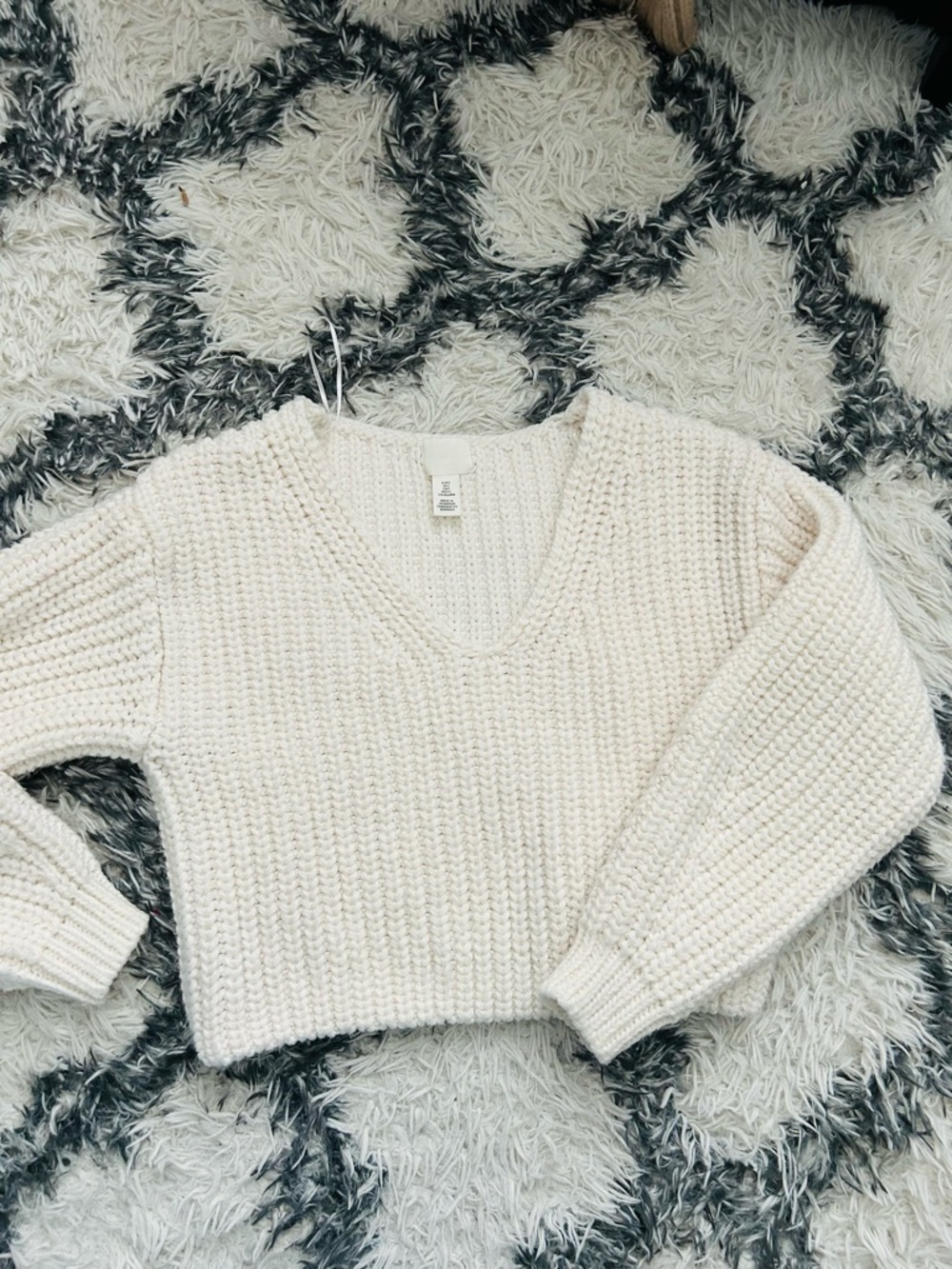 H&M V-Neck Ribbed Crop Sweater - Picture 4 of 6